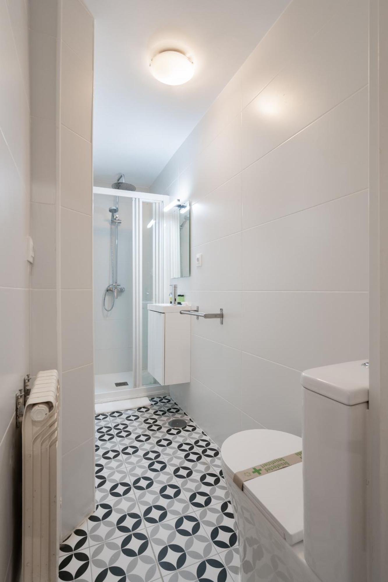 Apartamento En La Plaza De Lavapies Alquiler Temporal Madrid Kültér fotó