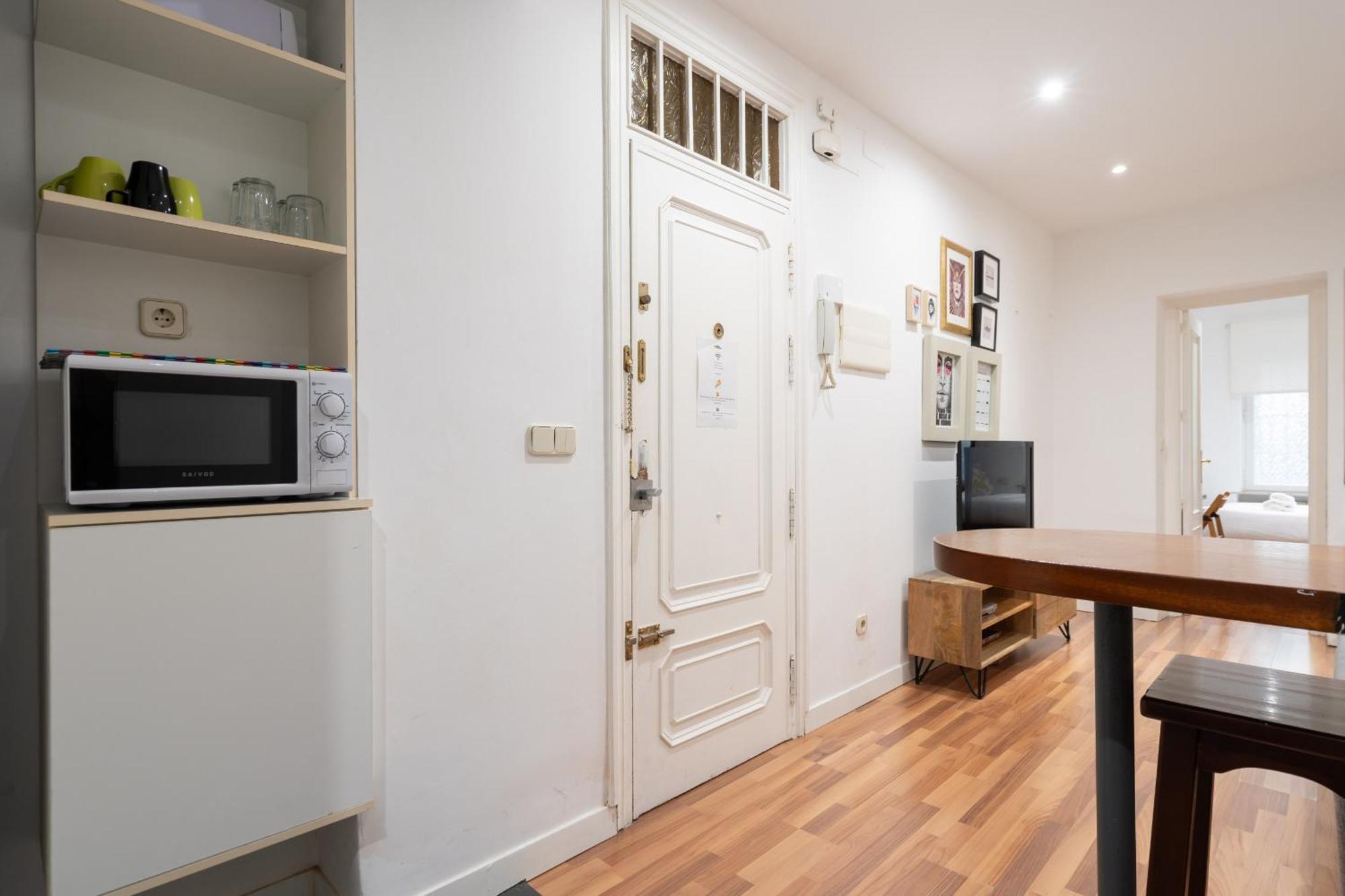 Apartamento En La Plaza De Lavapies Alquiler Temporal Madrid Kültér fotó