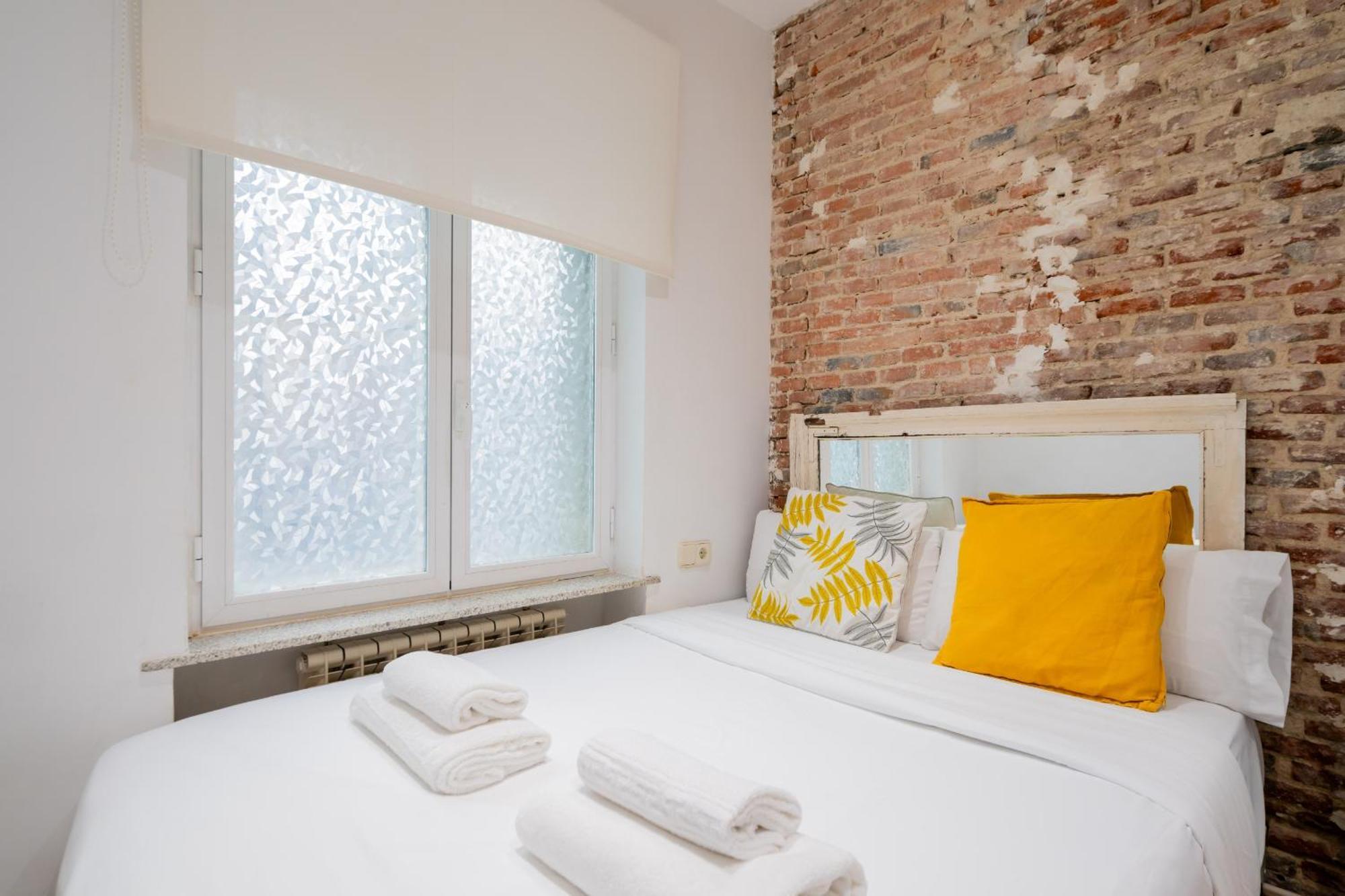 Apartamento En La Plaza De Lavapies Alquiler Temporal Madrid Kültér fotó